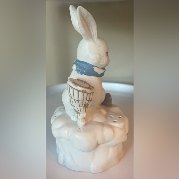 House of Lloyd 90s Vintage Bunny Ice Fishing Figurine With Net And Fish - Picture 2 of 5